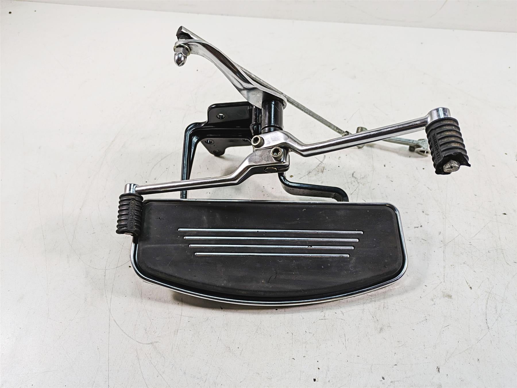 2006 Harley FLSTI Softail Heritage Front Left Floor Board Shifter -Read 33630-00 {{ shop.shopifyCountryName }} - Mototech271
