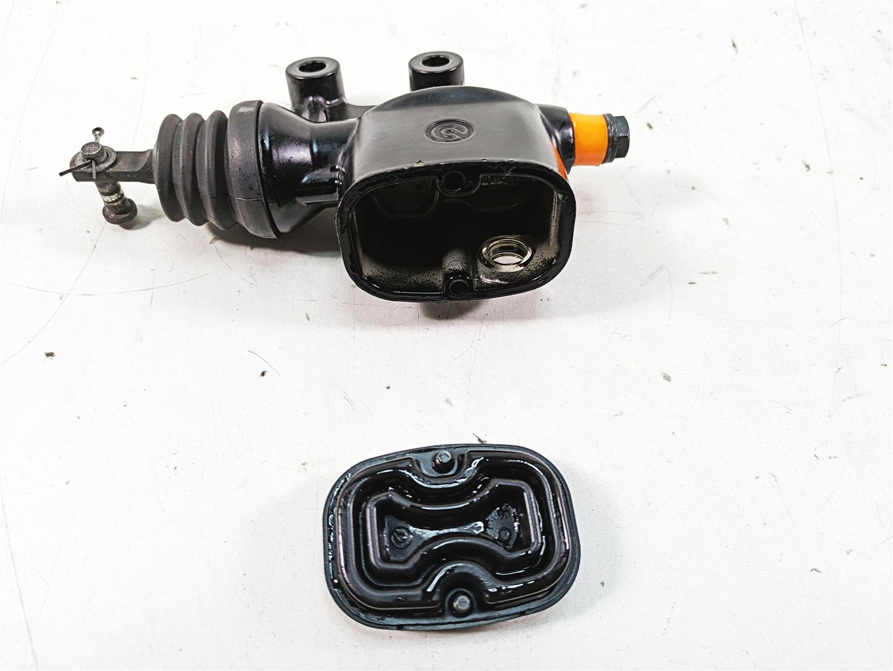 2009 Harley Touring FLHTCU Electra Glide Rear Brake Master Cylinder 41700028A {{ shop.shopifyCountryName }} - Mototech271