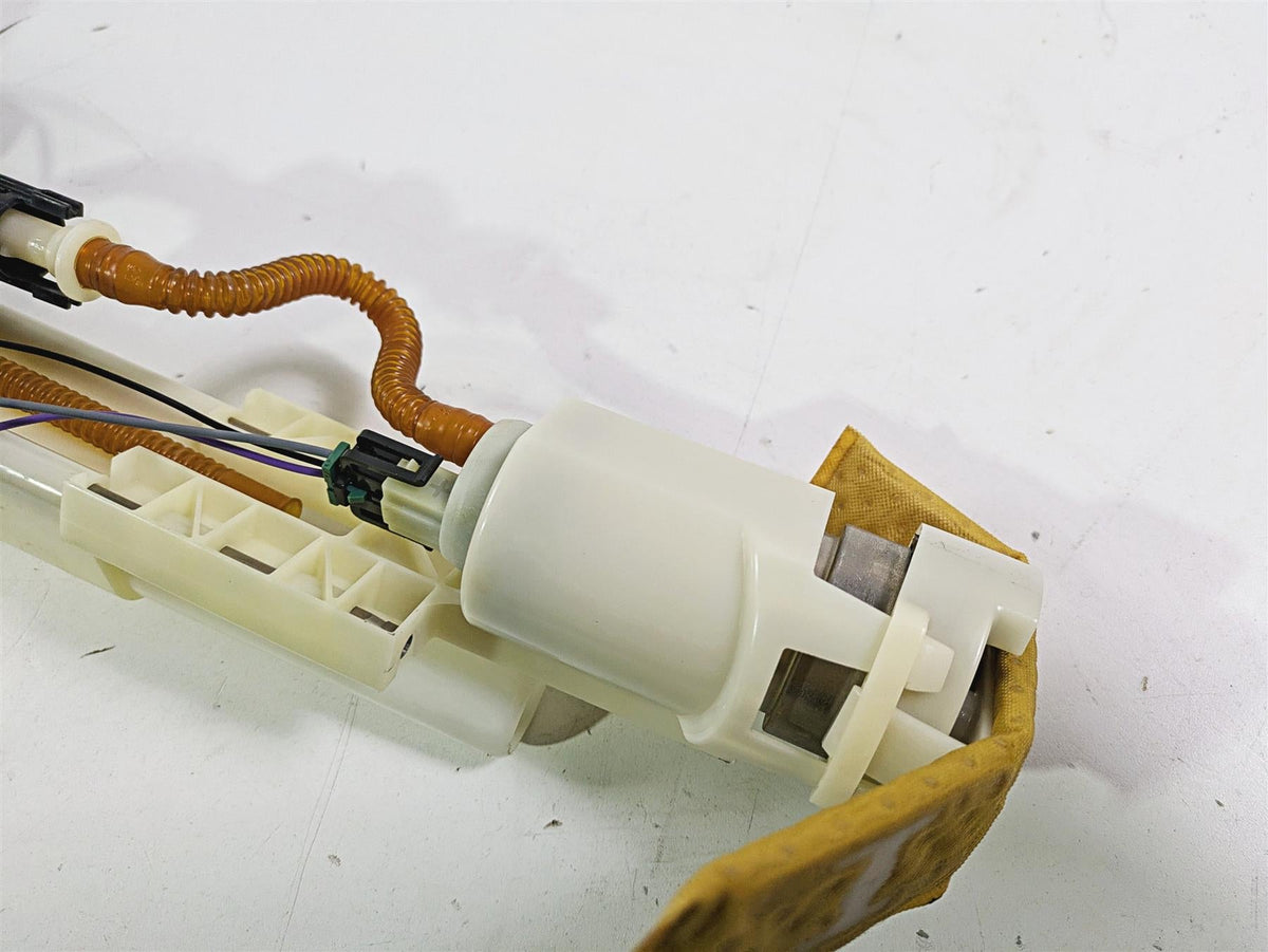 2010 Harley VRSCF Muscle Rod Fuel Gas Petrol Pump - Tested 75310-07 {{ shop.shopifyCountryName }} - Mototech271