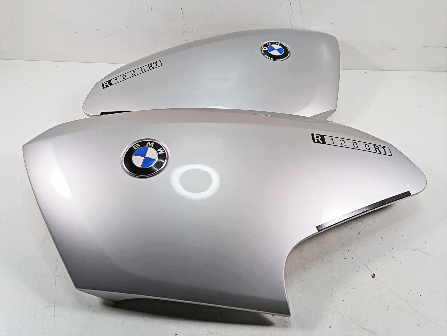 2007 BMW R1200RT K26 Upper Side Emblem Panel Set 46637682941 46637682942 {{ shop.shopifyCountryName }} - Mototech271