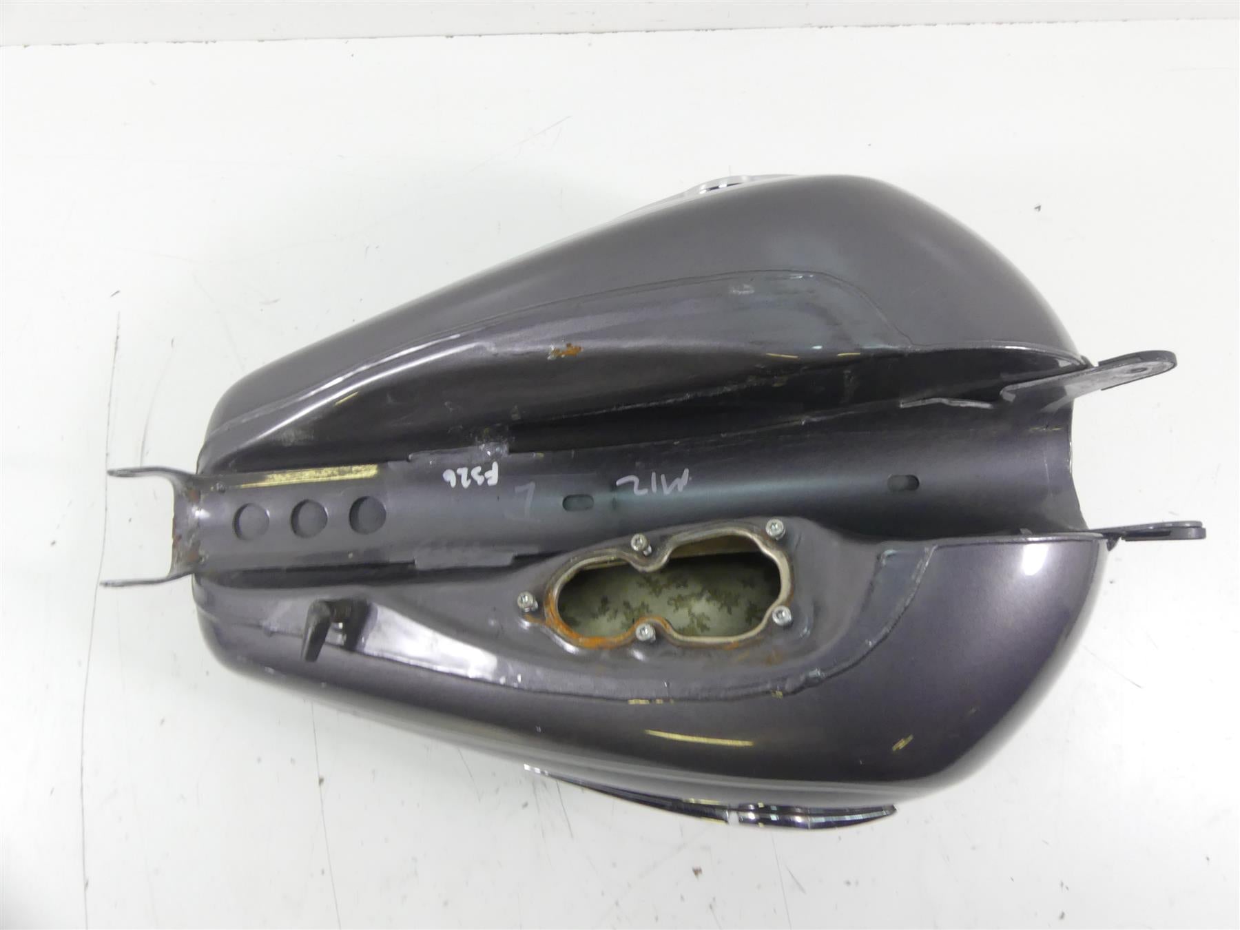 2014 Harley Sportster XL1200 C Custom Fuel Gas Petrol Tank 61000703 {{ shop.shopifyCountryName }} - Mototech271