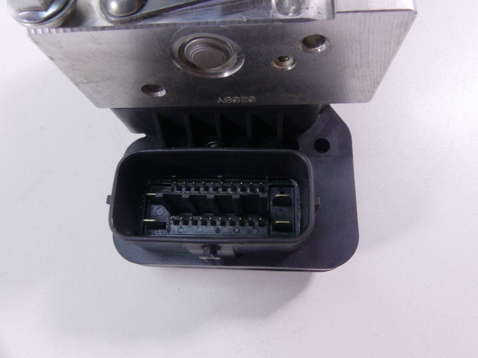 2019 Yamaha VMX17 V-Max 1700 Advics Abs Brake Pump Module 2S3-85930-10-00 {{ shop.shopifyCountryName }} - Mototech271