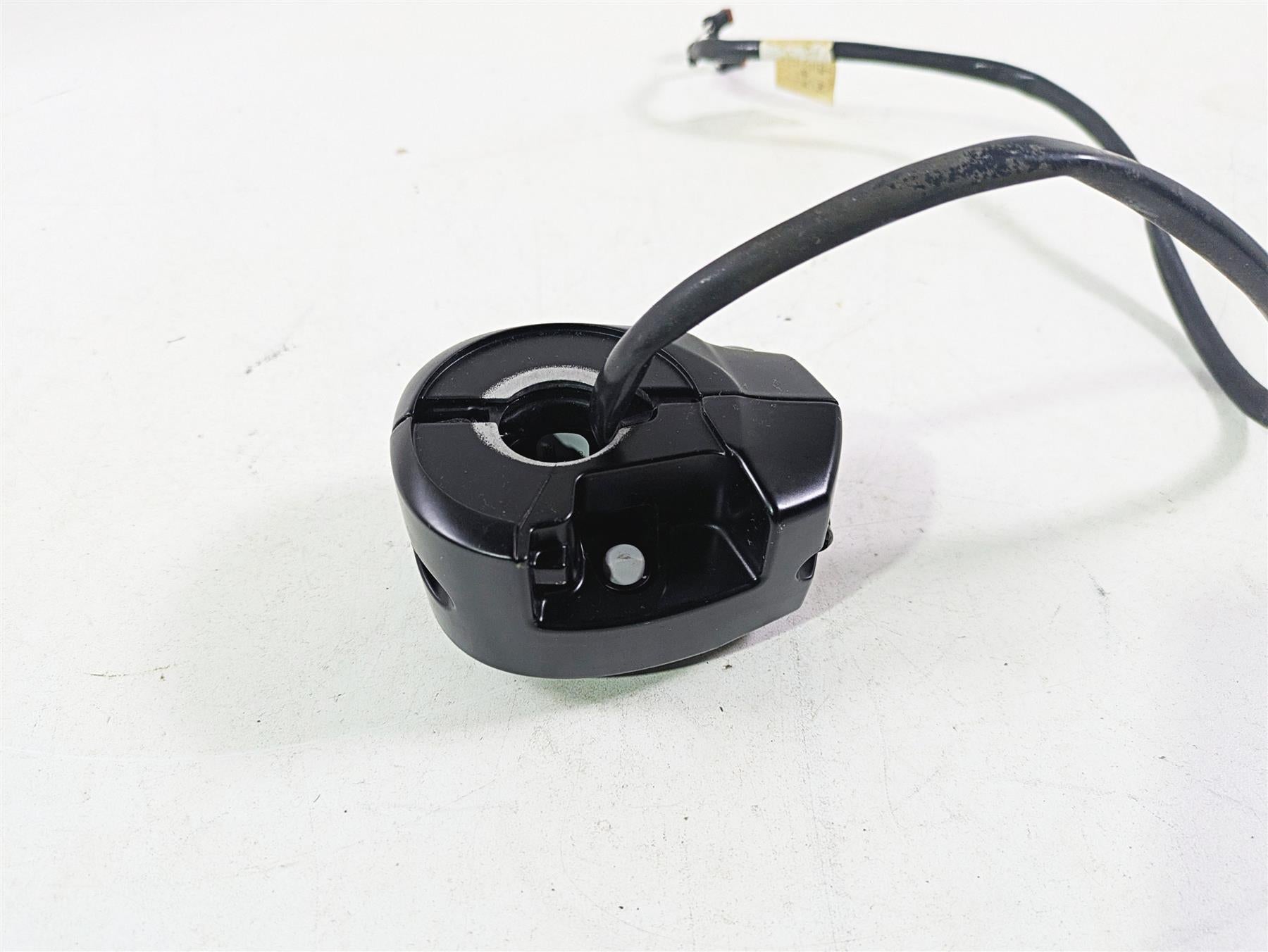 2015 Harley Touring FLHTKL Electra Glide Right Ptt Control Switch 71500130C {{ shop.shopifyCountryName }} - Mototech271