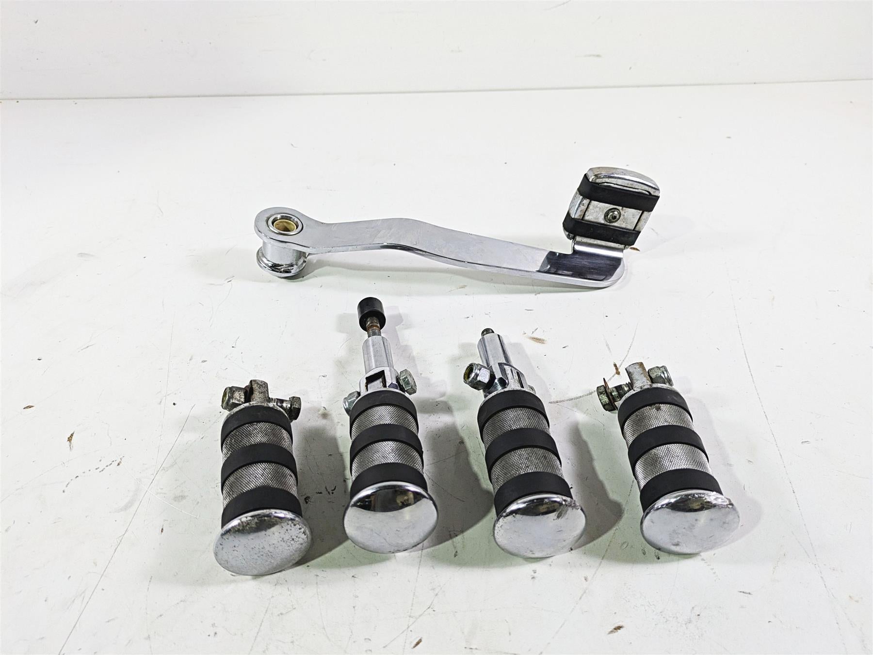 2003 Harley Softail FXSTDI Deuce 100th Brake Pedal & Footpeg Foot Peg Rest Set {{ shop.shopifyCountryName }} - Mototech271