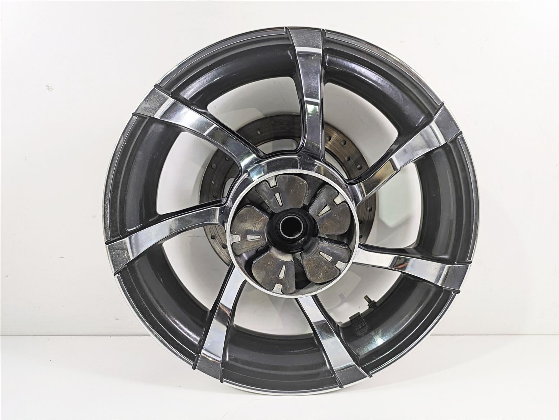 2010 Harley Touring FLHXSE CVO Street Glide 18x5 Rear Wheel Agitator 40225-10 {{ shop.shopifyCountryName }} - Mototech271
