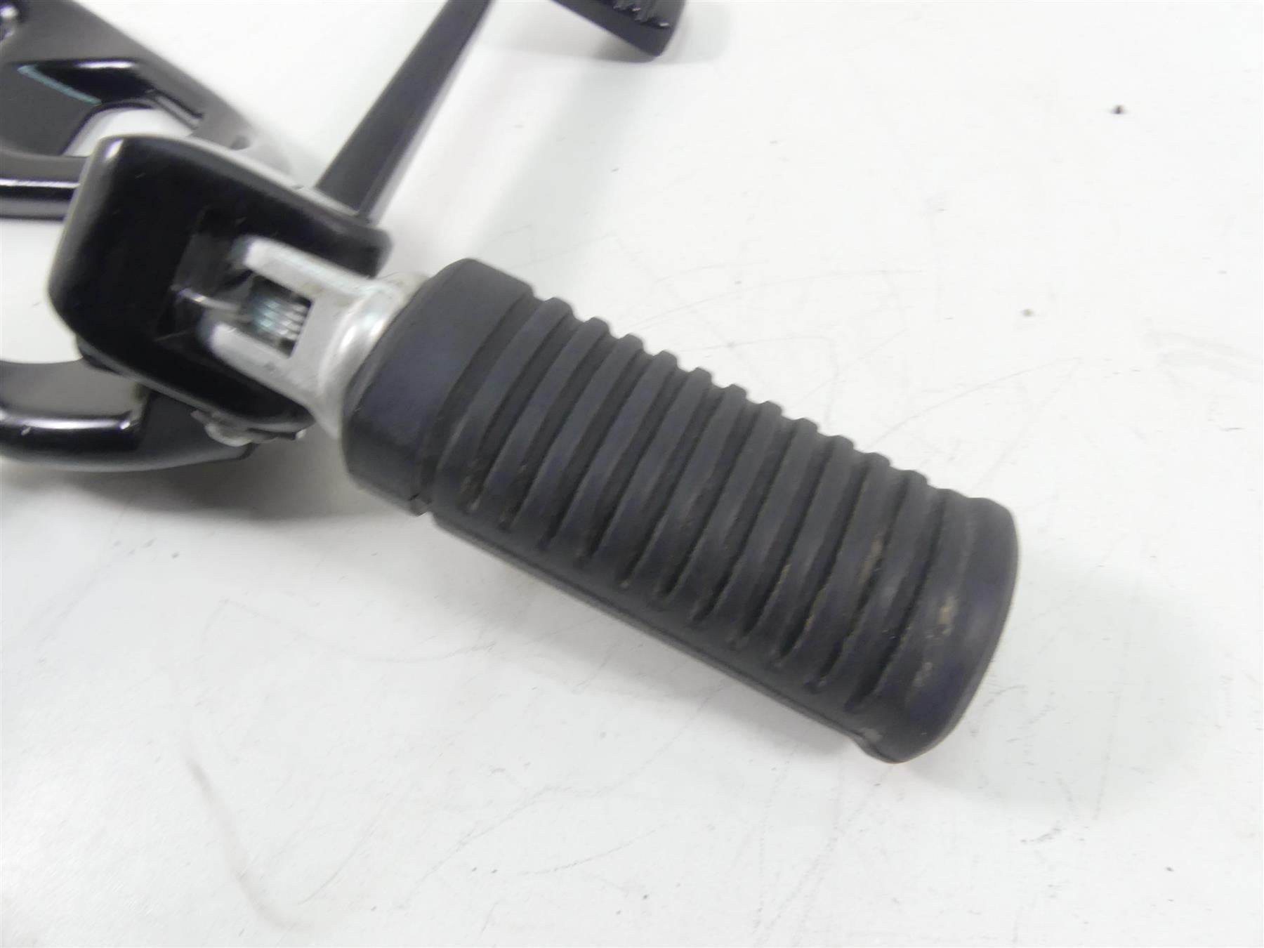 2022 Harley Softail FXBBS Street Bob Right Footpeg Brake Pedal Set 50500601 {{ shop.shopifyCountryName }} - Mototech271