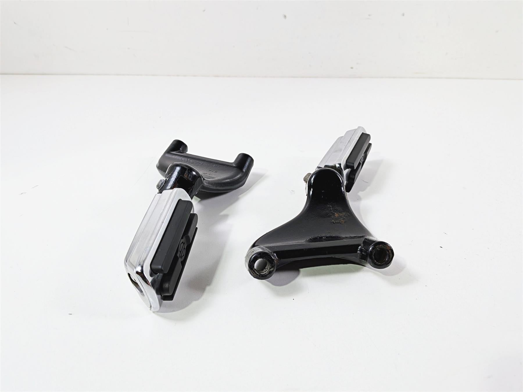 2006 Harley Sportster XL883 Low Passenger Foot Peg Set Chrome 49314-04 49315-04 {{ shop.shopifyCountryName }} - Mototech271