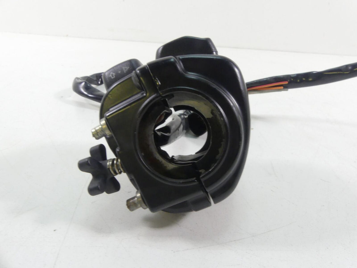 2015 Harley VRSCF Muscle V-Rod Right Control Switch Start Stop - Read 71684-06A {{ shop.shopifyCountryName }} - Mototech271