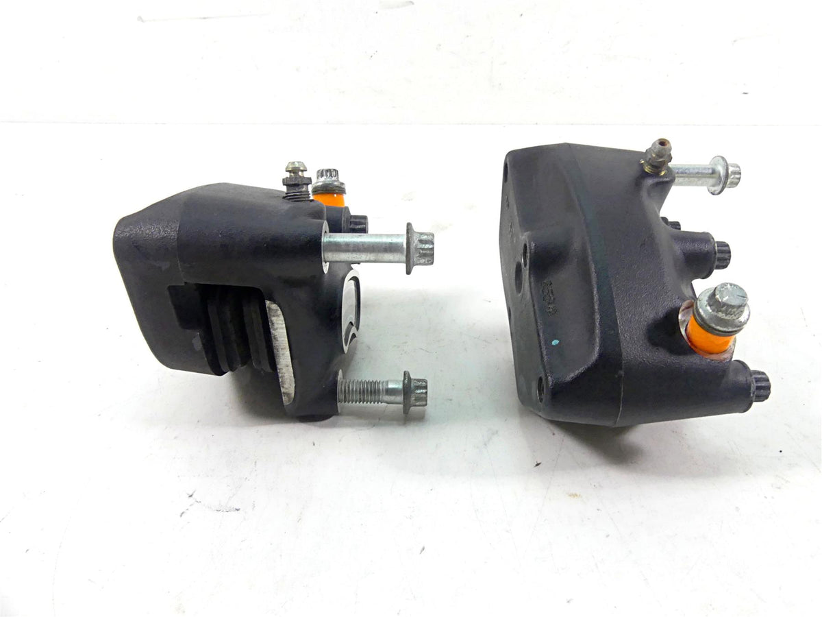 2004 Harley Touring FLHTCUI Electra Glide Front Brake Caliper Set 44023-00C {{ shop.shopifyCountryName }} - Mototech271