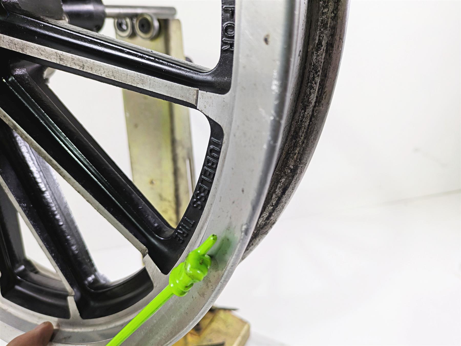 1999 Harley Dyna FXDL Low Rider 19x2.15 Front Wheel 13 Spoke Cast Rim 43499-96 {{ shop.shopifyCountryName }} - Mototech271