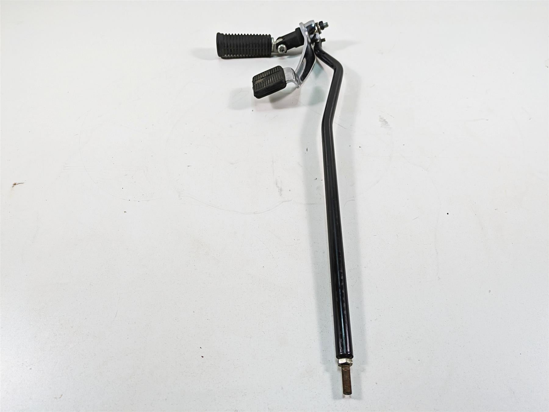 2009 Harley FXDF Dyna Fat Bob Right Front Foot Peg Brake Pedal Set 42663-03A {{ shop.shopifyCountryName }} - Mototech271