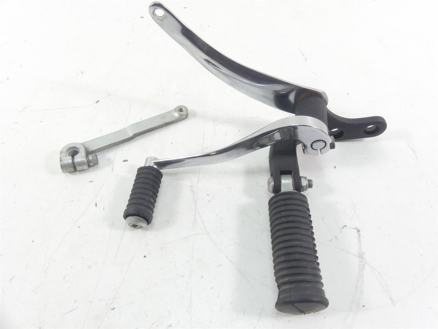 2015 Harley FXDF Dyna Fat Bob Front Left Fw Foot Peg + Shift Lever 33693-03 {{ shop.shopifyCountryName }} - Mototech271