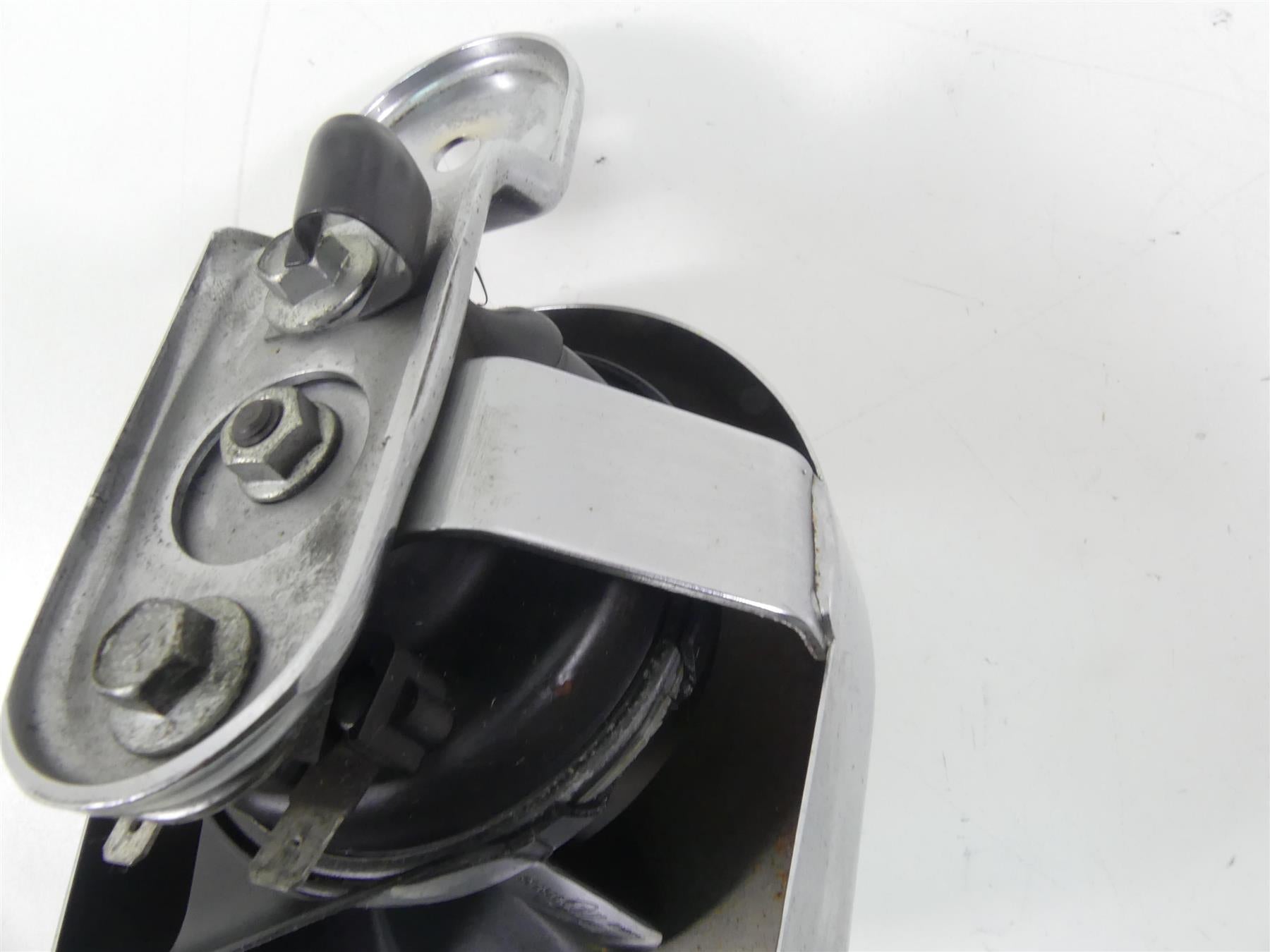 2013 Harley Touring FLHTP Electra Glide Horn + Chrome Cover 61300478A {{ shop.shopifyCountryName }} - Mototech271