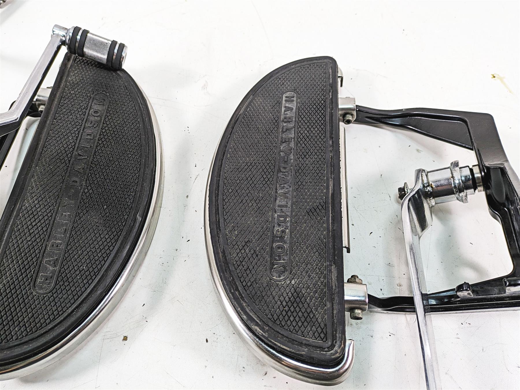 2013 Harley Softail FLSTC Heritage Classic Front Floorboard Lever Set 33630-07A {{ shop.shopifyCountryName }} - Mototech271
