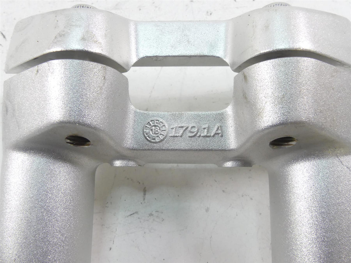 2020 Ducati Multistrada 1260 Enduro Handlebar Holder Riser Clamp 36011792AA {{ shop.shopifyCountryName }} - Mototech271