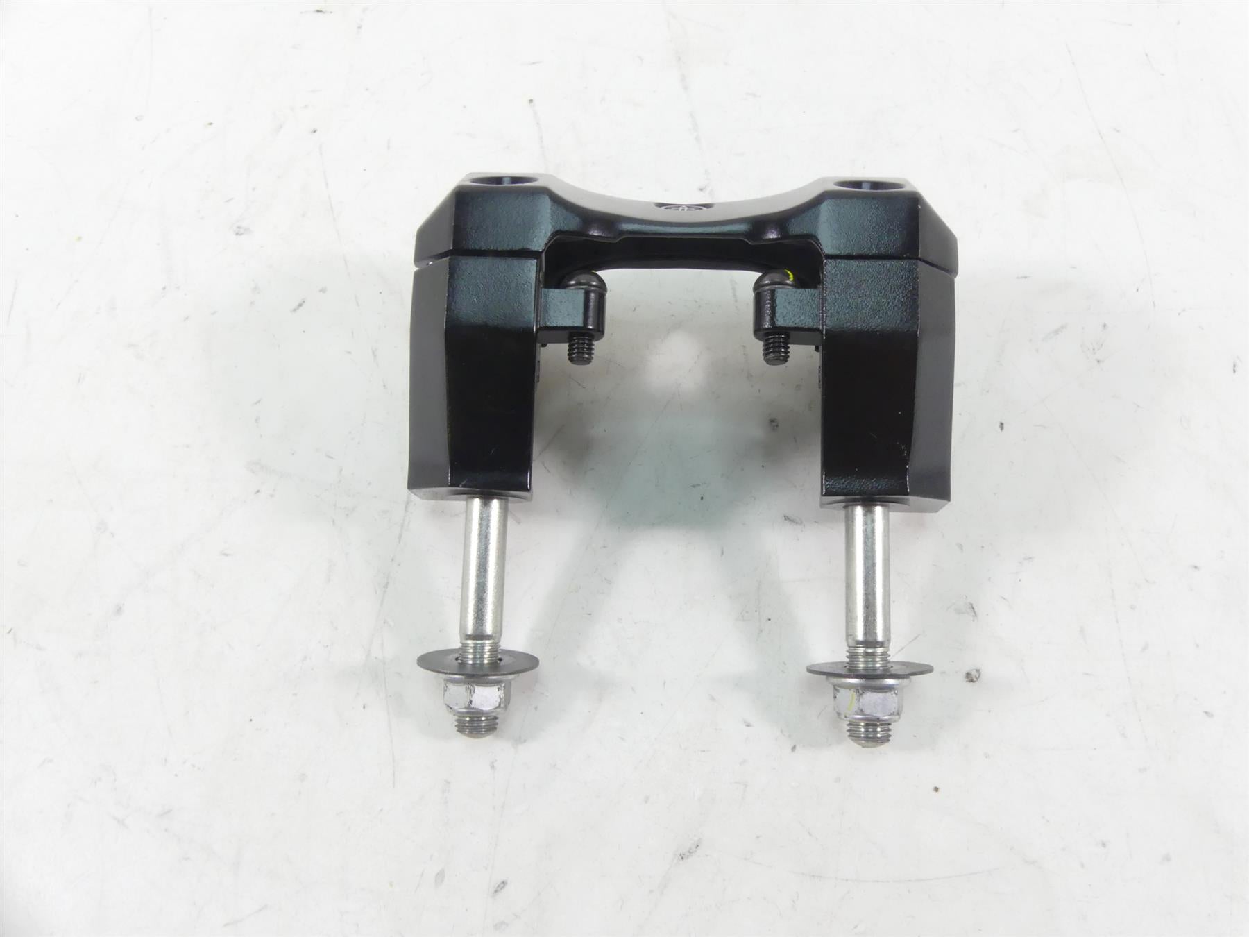 2013 Yamaha VMX17 V-Max 1700 Handlebar Handel Bar Riser Set 2S3-23441-00-00 {{ shop.shopifyCountryName }} - Mototech271