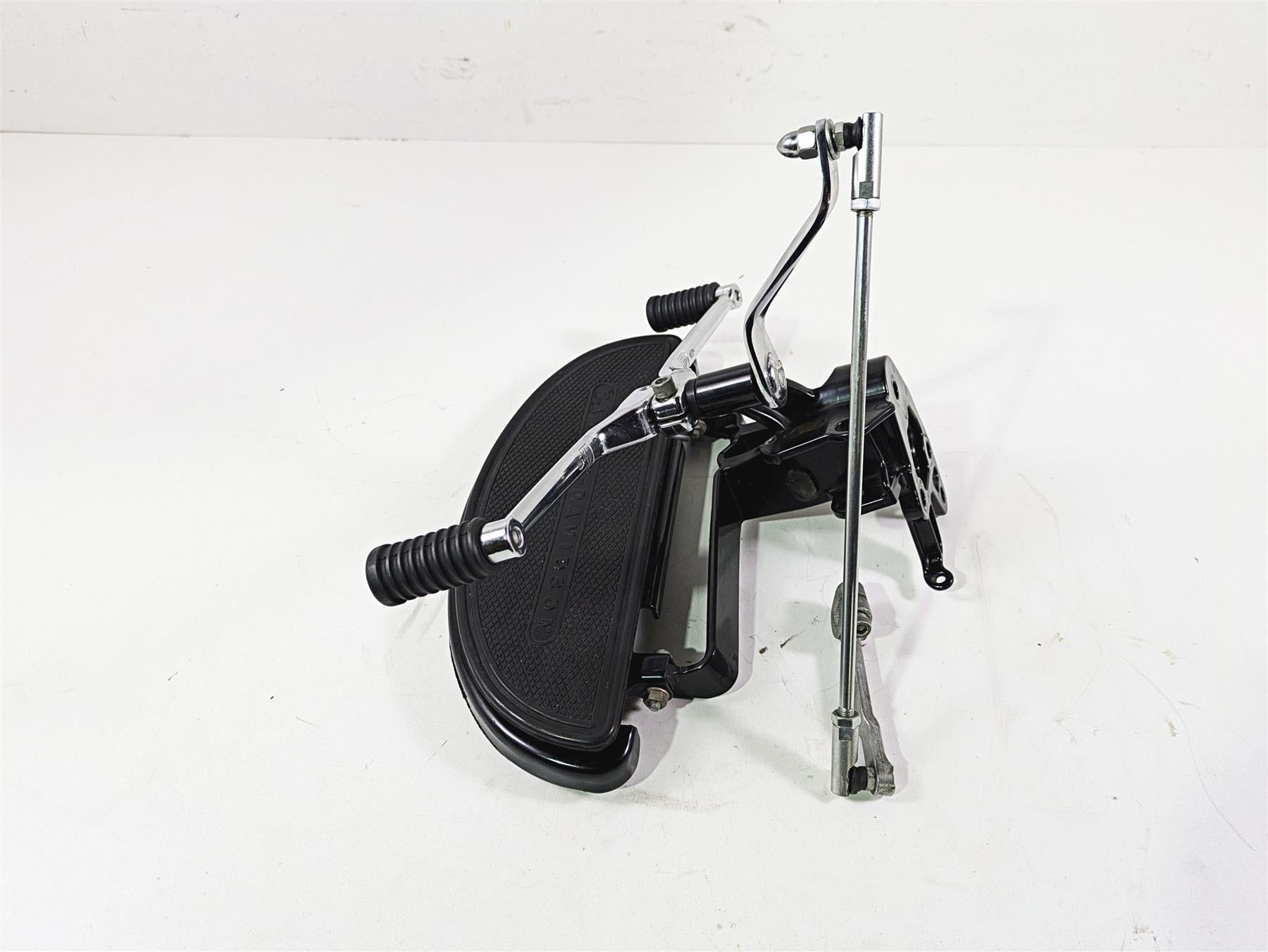 2014 Harley FLS Softail Slim Left Front Floorboard & Shifter 33630-07A 33895-82E {{ shop.shopifyCountryName }} - Mototech271