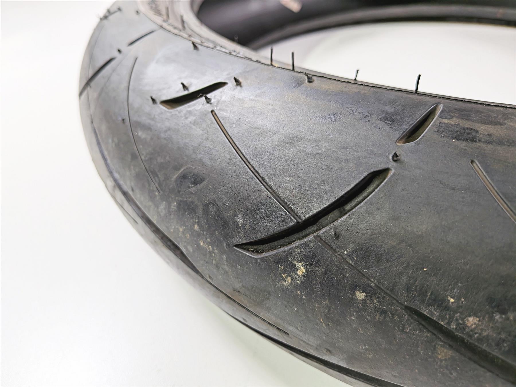 Used Front Motorcycle Tire Dunlop Sportmax Roadsport 2 120/70R17 45238704 {{ shop.shopifyCountryName }} - Mototech271