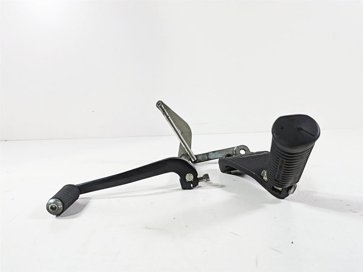 2017 Harley Dyna FXDB Street Bob Front Left Mid Footpeg & Shifter 50667-07 {{ shop.shopifyCountryName }} - Mototech271