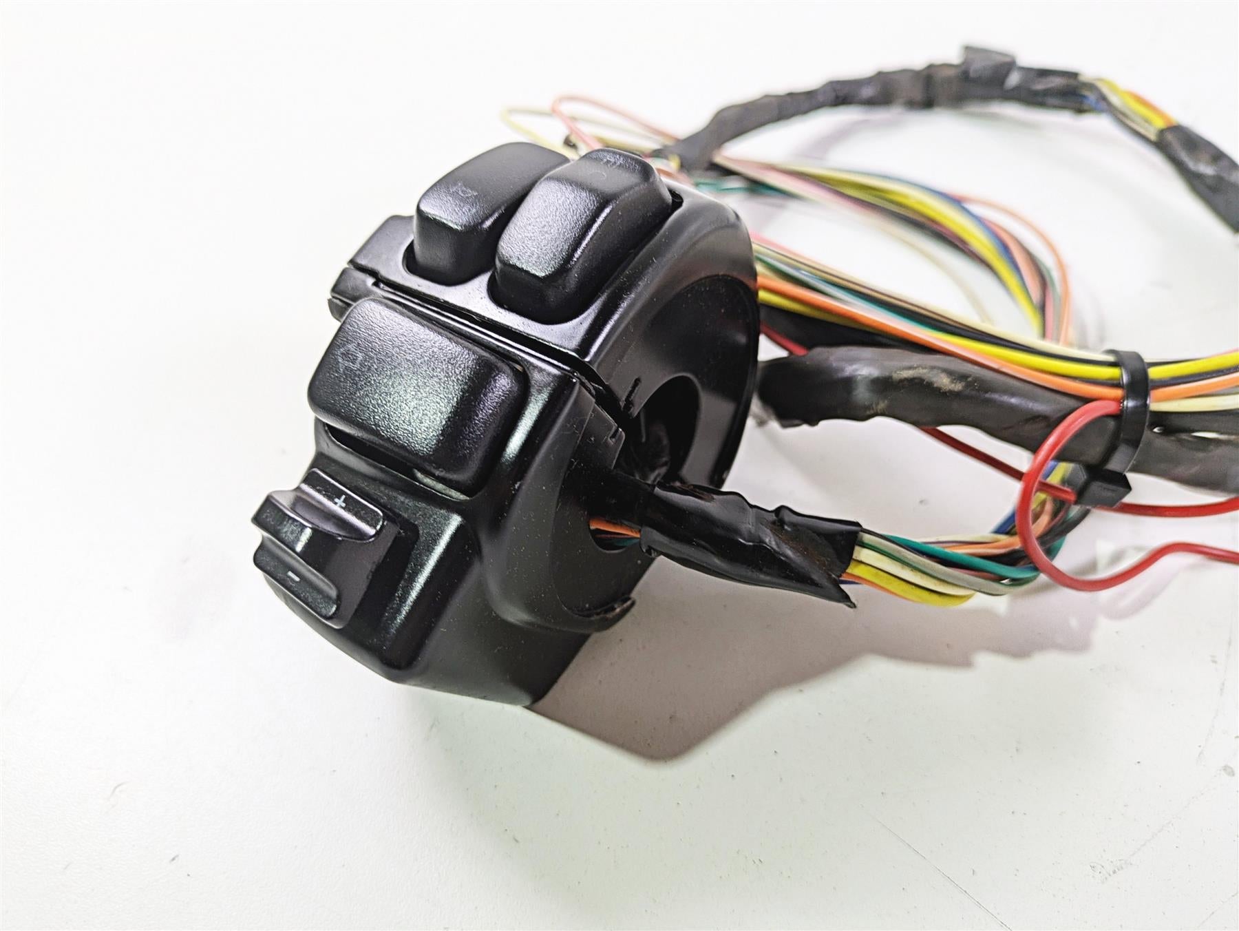 2011 Harley Touring FLHTCUSE CVO E-Glide Left Hand Control Switch 71685-06A {{ shop.shopifyCountryName }} - Mototech271