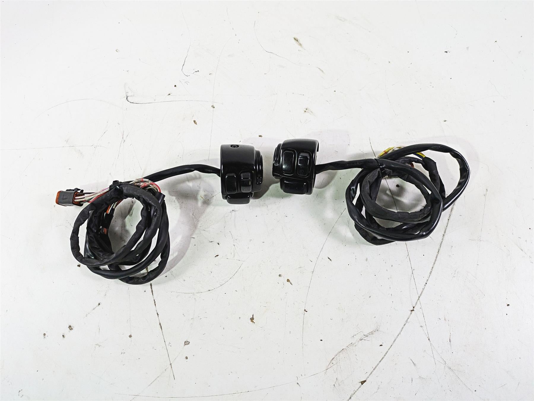 2005 Harley Softail FLSTSCI Heritage Springer Control Switch Set -Read 71682-06A {{ shop.shopifyCountryName }} - Mototech271
