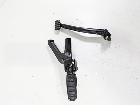 2018 Harley Softail FXFBS Fat Bob Right Rider Footpeg & Brake Pedal 50500746 {{ shop.shopifyCountryName }} - Mototech271