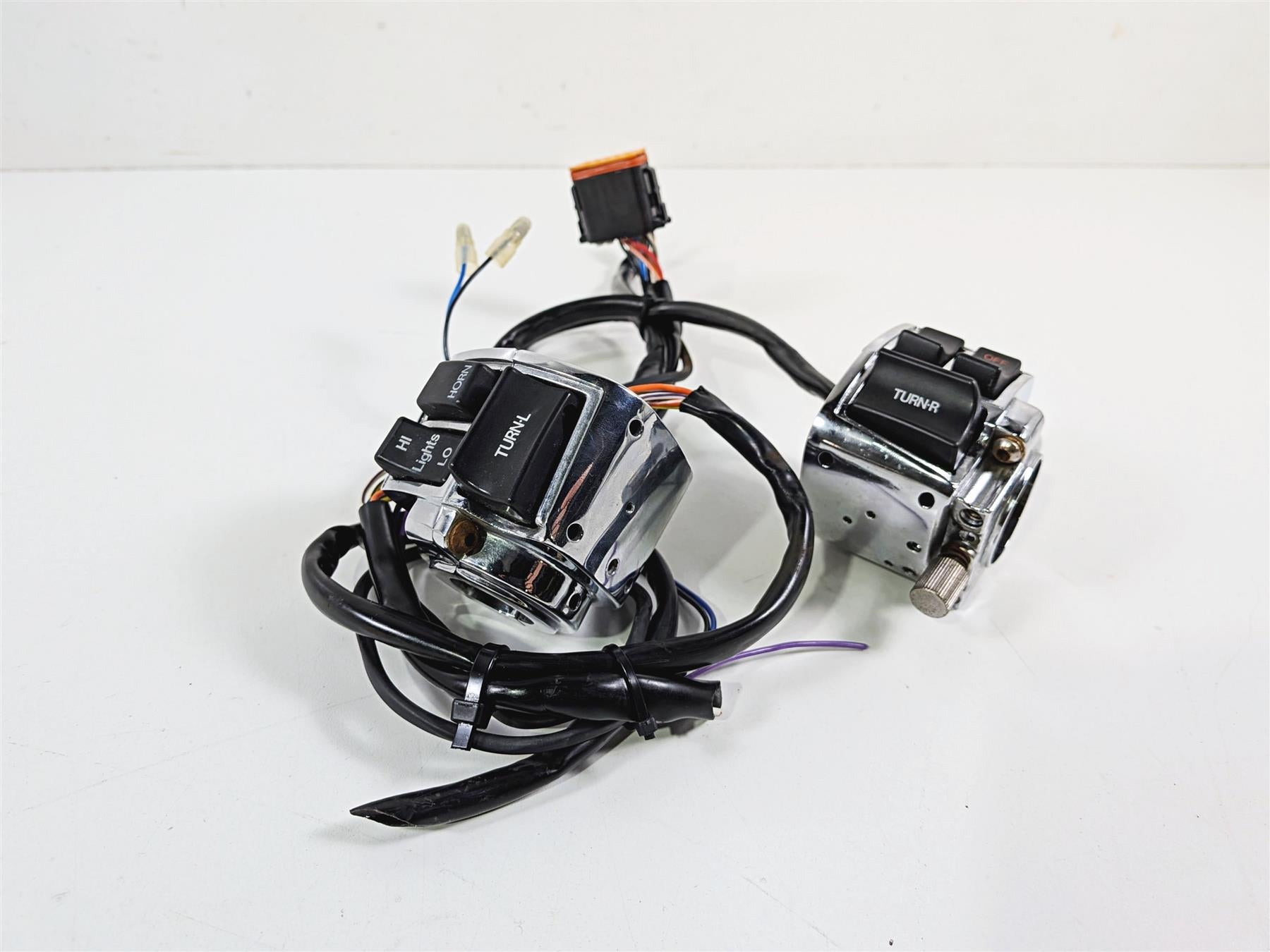 1995 Harley XL883 Sportster Hugger L+R Chrome Control Switches 70218-87 70219-87 {{ shop.shopifyCountryName }} - Mototech271