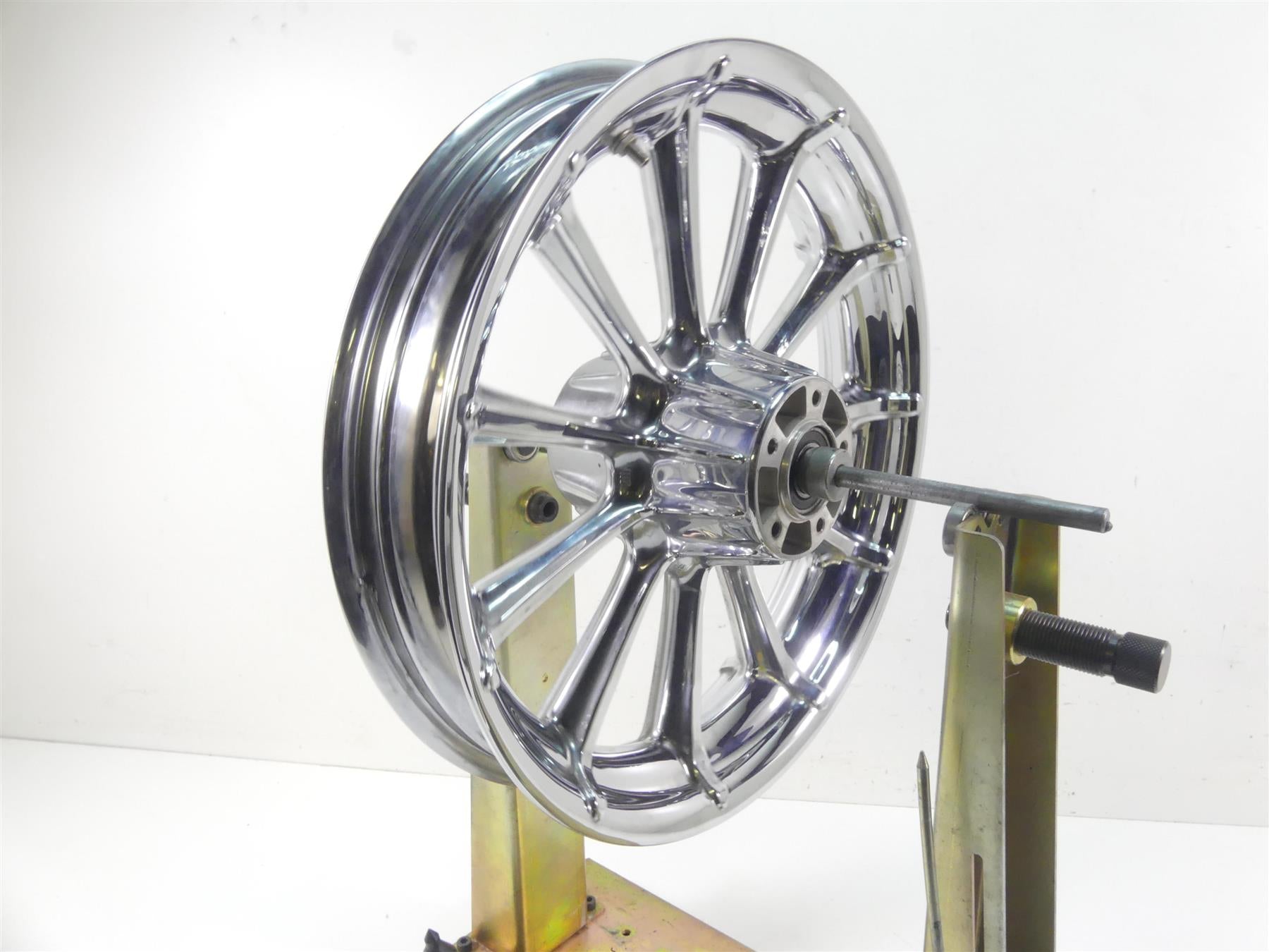 2009 Harley FLHTCU SE4 CVO E-Glide Straight Chrome 17x3 Front Wheel Rim 42171-09