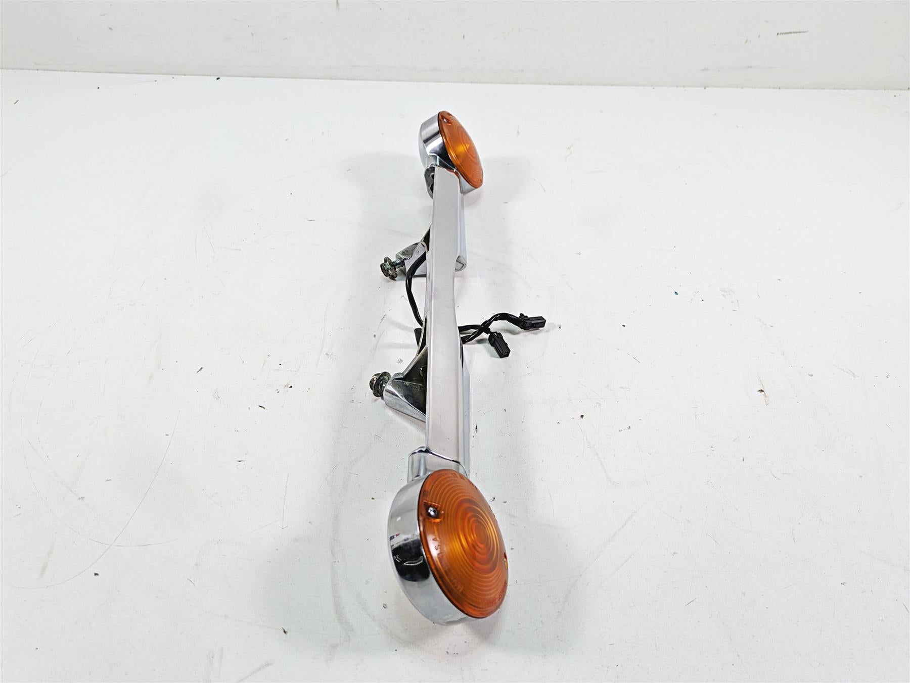 2006 Harley Touring FLHTCUI Electra Glide Rear Turn Signal Blinker Bar 69197-04 {{ shop.shopifyCountryName }} - Mototech271