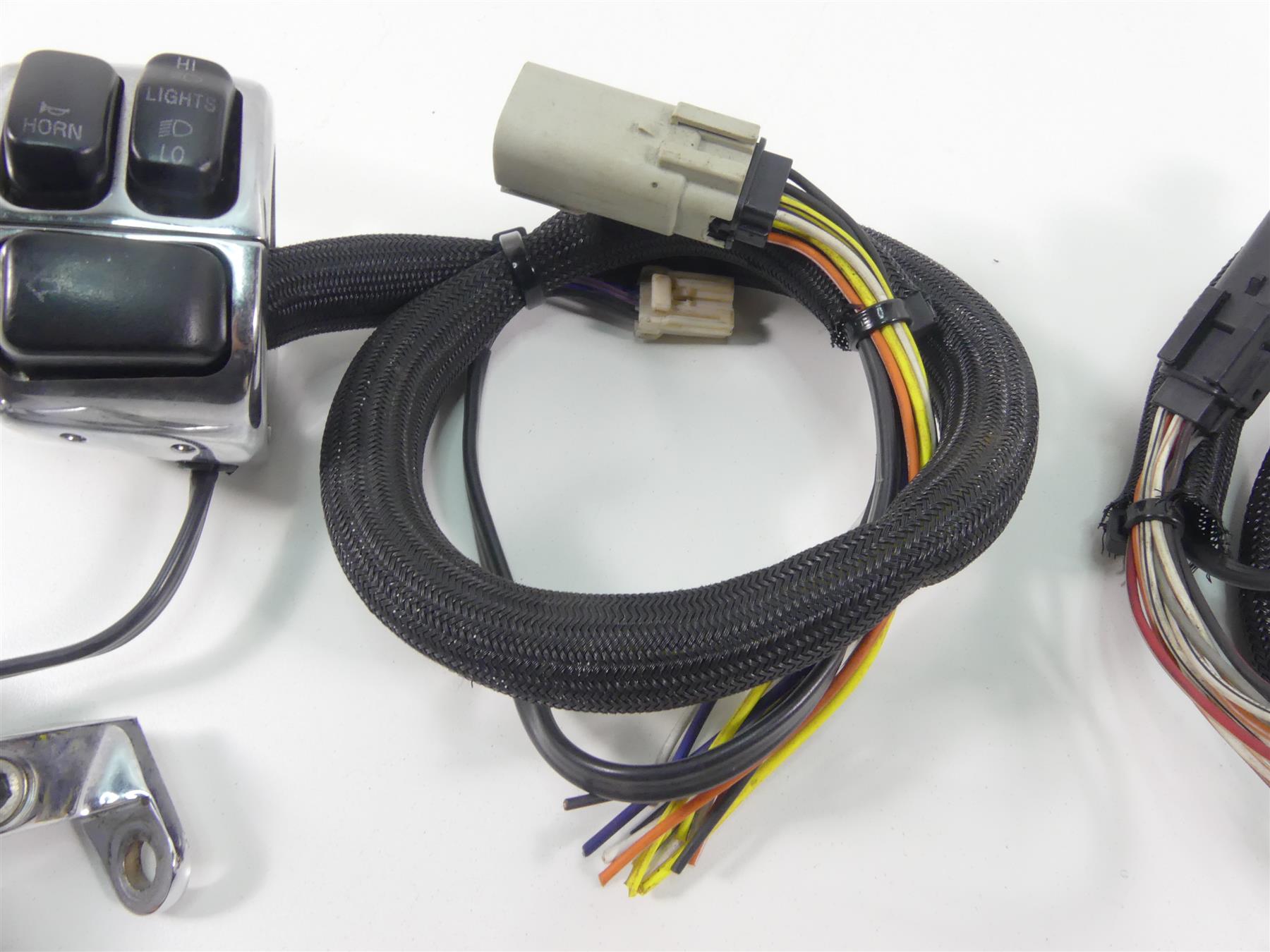 2009 Harley Dyna FXDF SE CVO Fat Bob Chrome Hand Control Switch Set 71682-06A {{ shop.shopifyCountryName }} - Mototech271