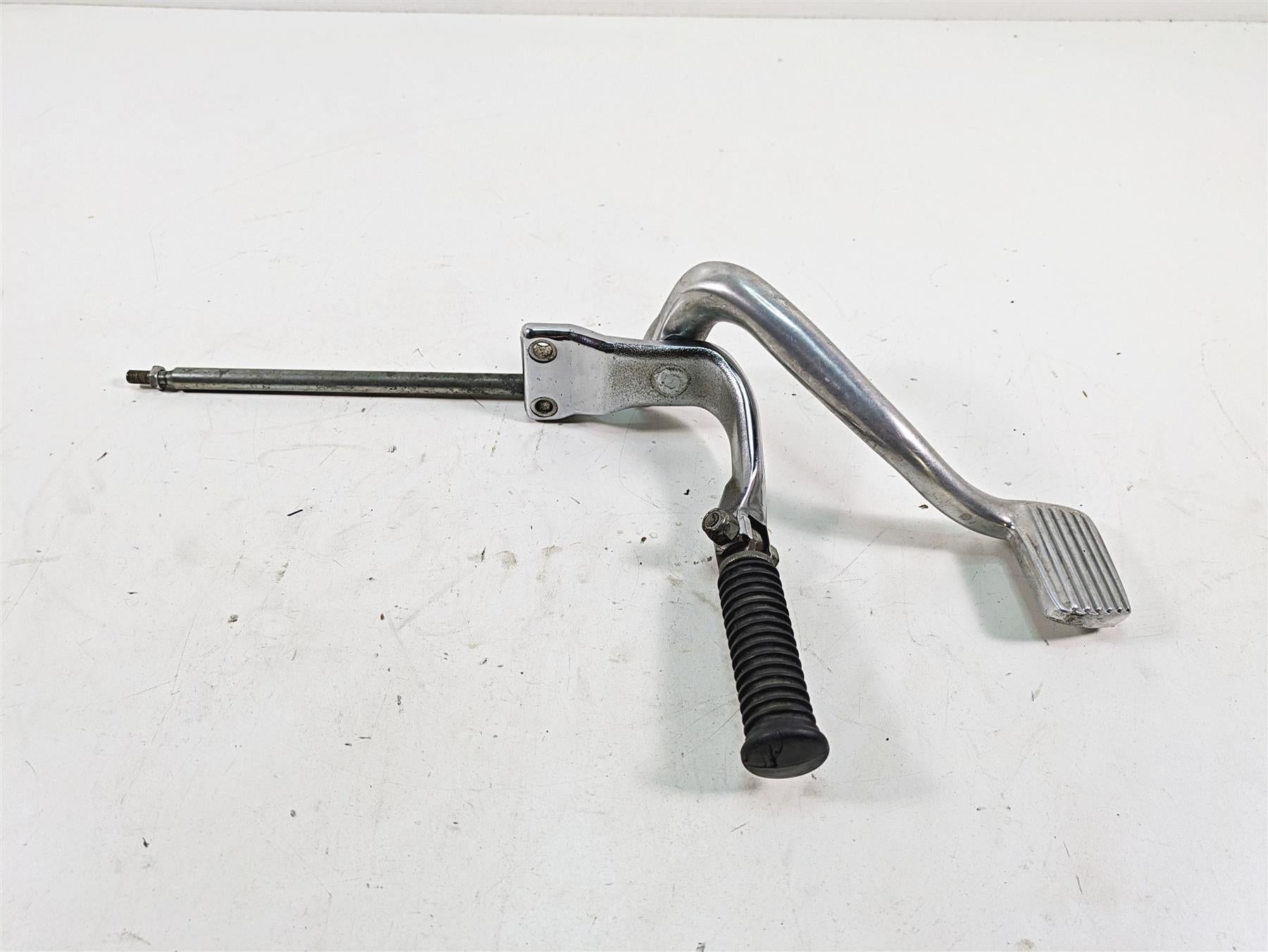 2005 Harley Dyna FXDL Low Rider Right Front Footpeg & Brake Ped Mid Set 50649-90 {{ shop.shopifyCountryName }} - Mototech271