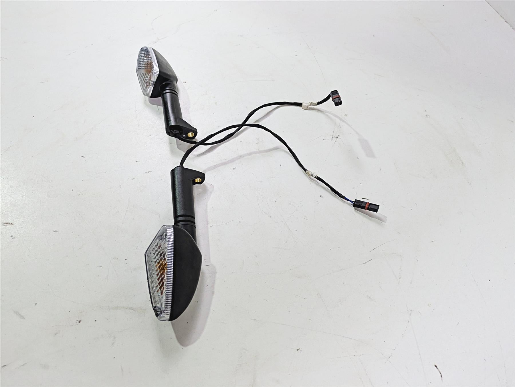 2015 BMW R1200 GS Adv K51 Front Blinker Turn Signal Set 63138534355 63138534354 {{ shop.shopifyCountryName }} - Mototech271