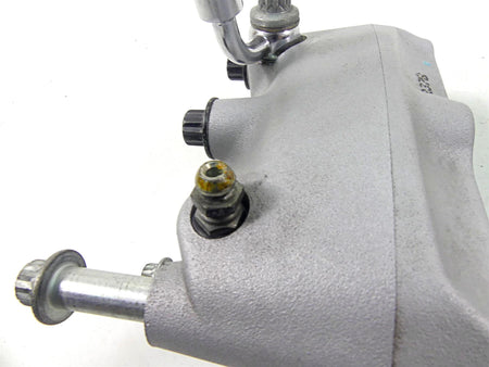 2007 Harley Touring FLHRSE CVO Road King Front Brake Caliper Set 44382-99C {{ shop.shopifyCountryName }} - Mototech271