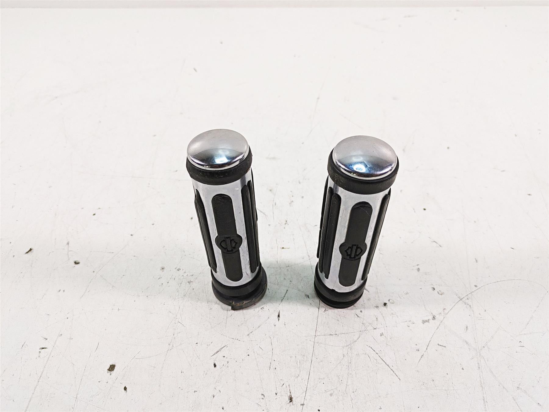 2008 Harley FLHTCU Electra Glide Oem Chrome Rubber Hand Grip Set 56246-08 {{ shop.shopifyCountryName }} - Mototech271