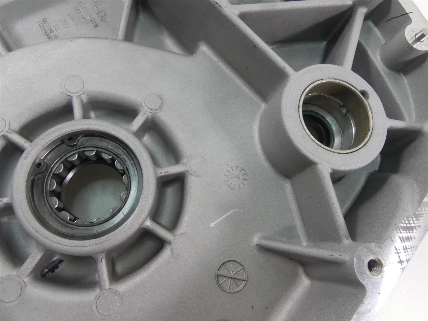 2004 Harley FLHTC SE CVO Electra Glide Inner Primary Drive Clutch Cover 60677-01 {{ shop.shopifyCountryName }} - Mototech271