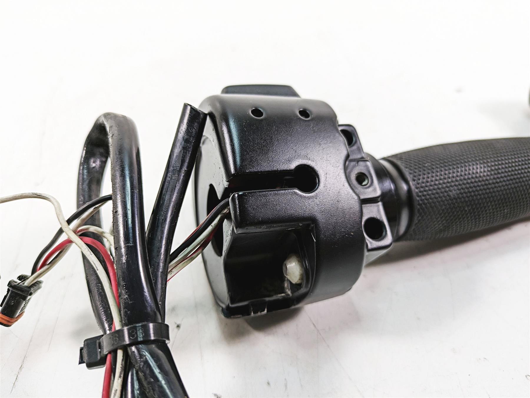 2020 Harley Softail FXBB Street Bob Right Hand Control Switch - Read 71500462 {{ shop.shopifyCountryName }} - Mototech271