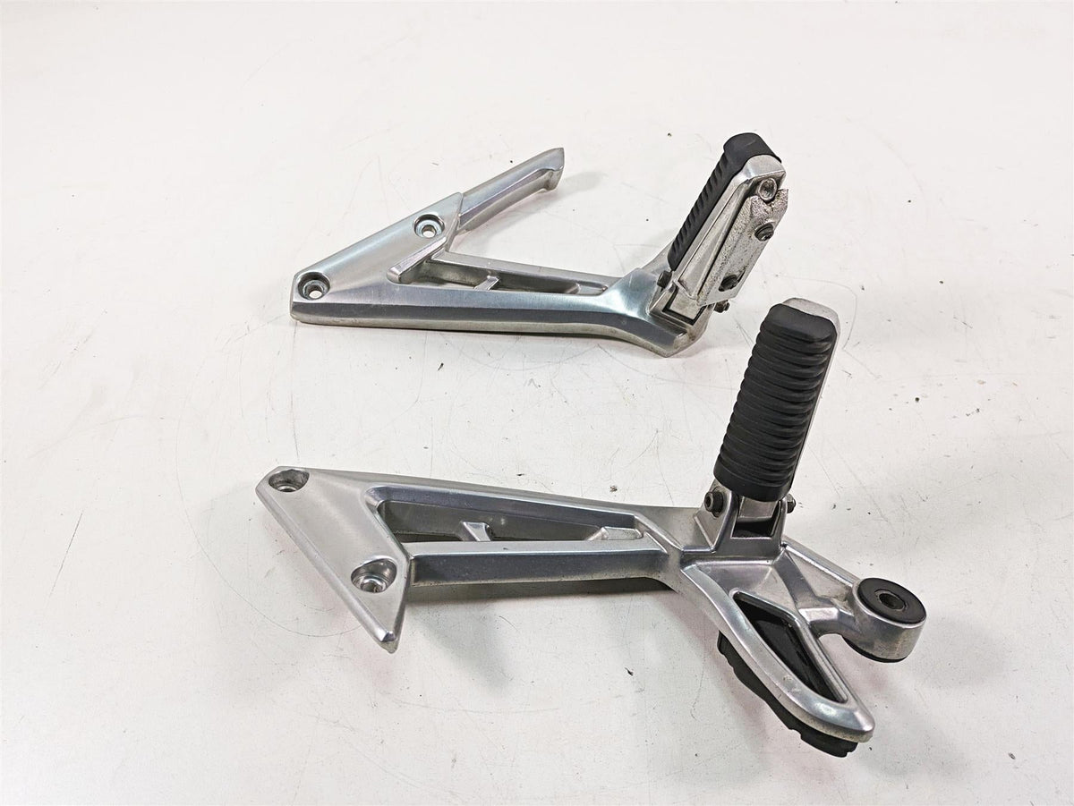 2002 Yamaha FZ1 FZS1000 Fazer Rear Passenger Footpeg Set 5LV-27430-01-00 {{ shop.shopifyCountryName }} - Mototech271