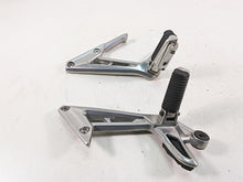 Load image into Gallery viewer, 2002 Yamaha FZ1 FZS1000 Fazer Rear Passenger Footpeg Set 5LV-27430-01-00 | Mototech271
