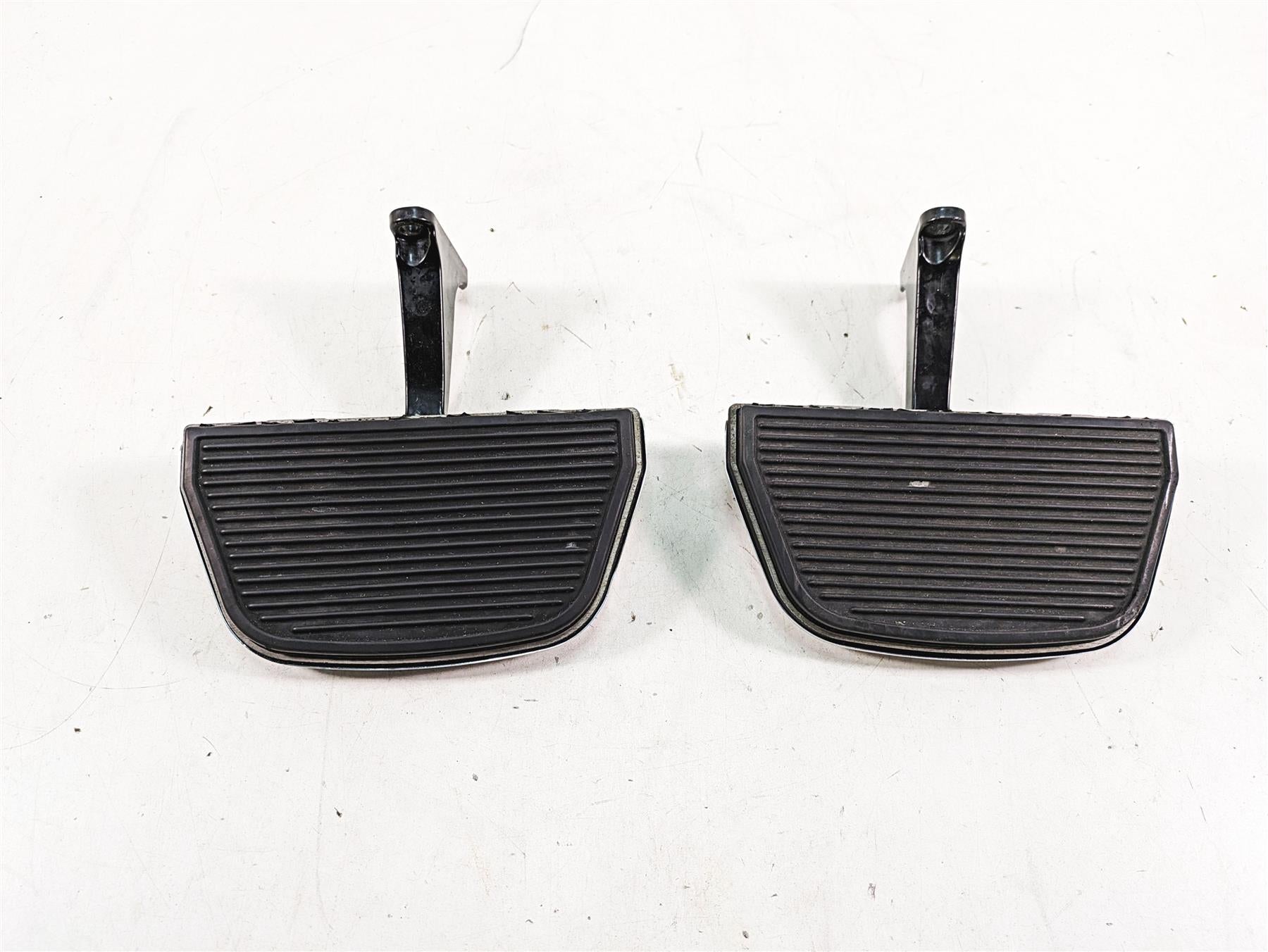 2010 Harley Touring FLHTCU Electra Glide Rear Passenger Floor Boards 52719-10 {{ shop.shopifyCountryName }} - Mototech271