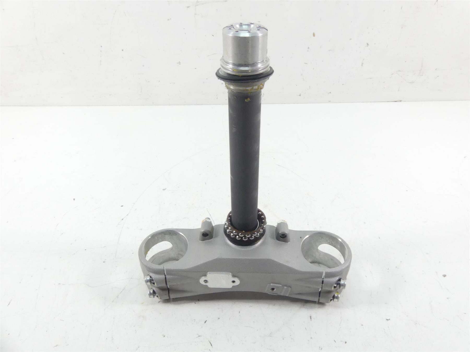 2020 Ducati Multistrada 1260 Enduro Lower Triple Tree Steering Clamp 34221141AA {{ shop.shopifyCountryName }} - Mototech271