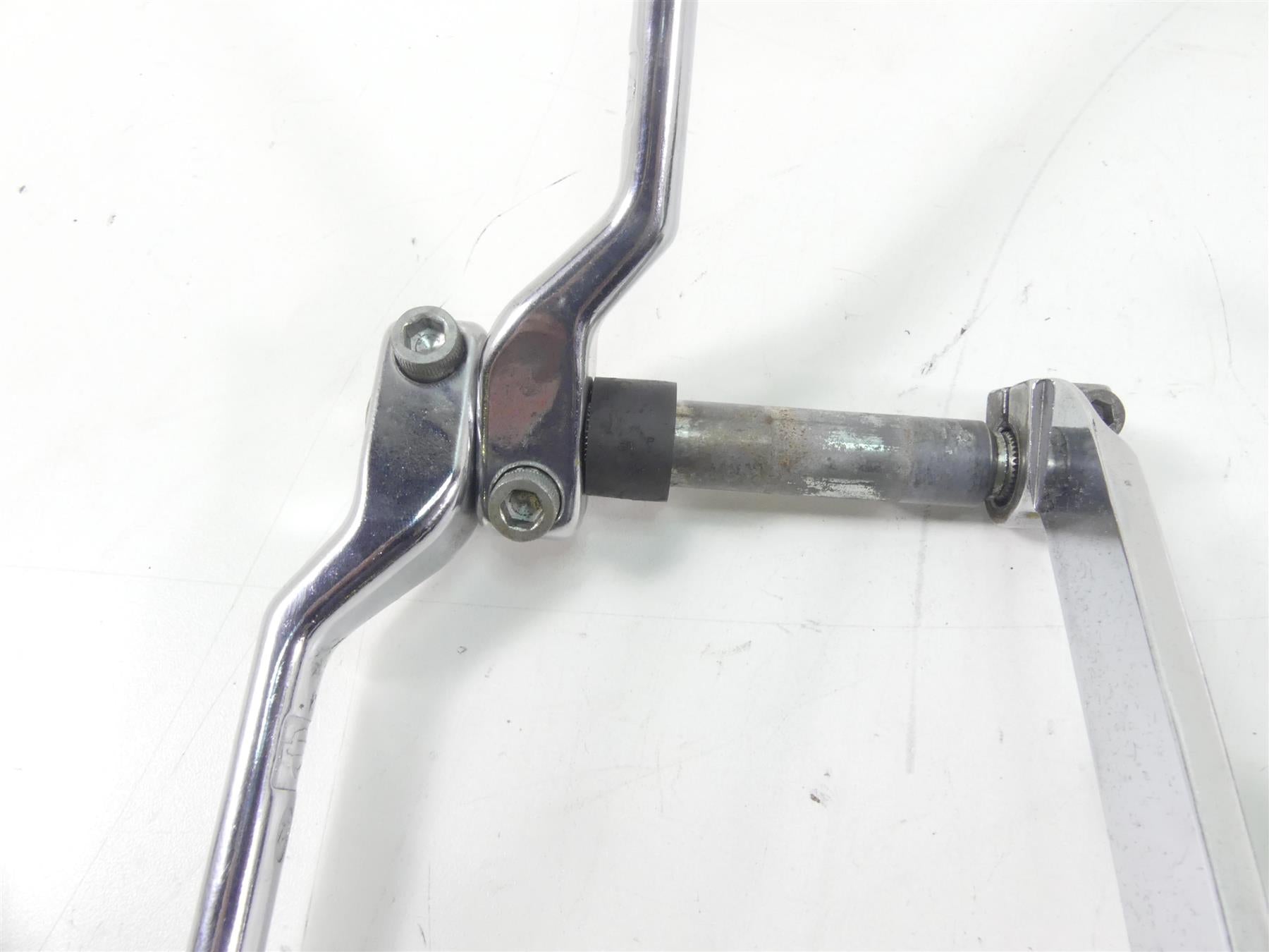2005 Harley Touring FLHRSI Road King Left Front Floorboard & Shifter 50622-83C {{ shop.shopifyCountryName }} - Mototech271