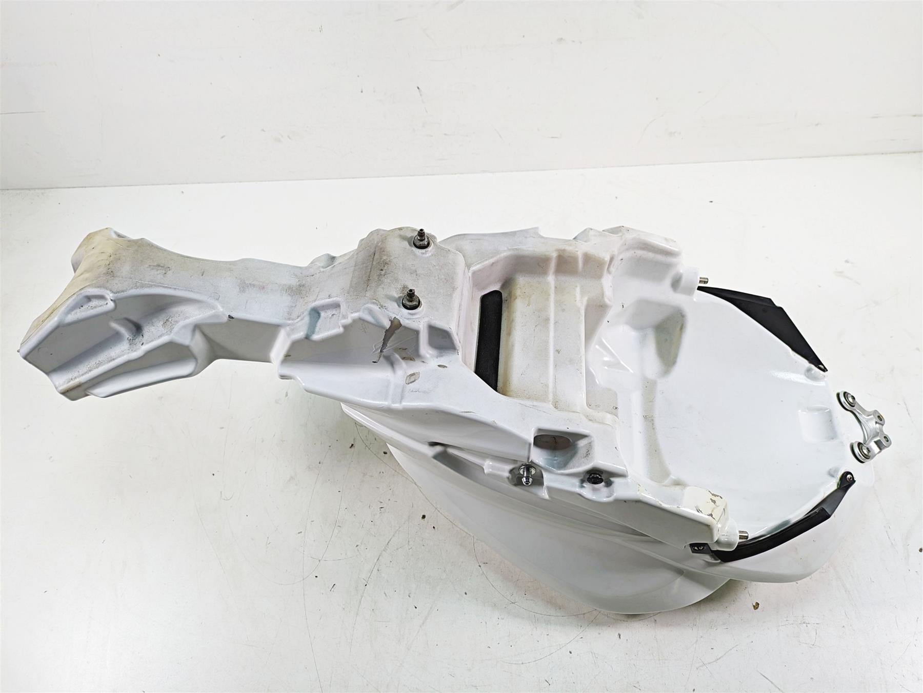 2013 MV Agusta F3 675 ERA Fuel Gas Petrol Tank Reservoir 8000B5984 8000B5480 {{ shop.shopifyCountryName }} - Mototech271