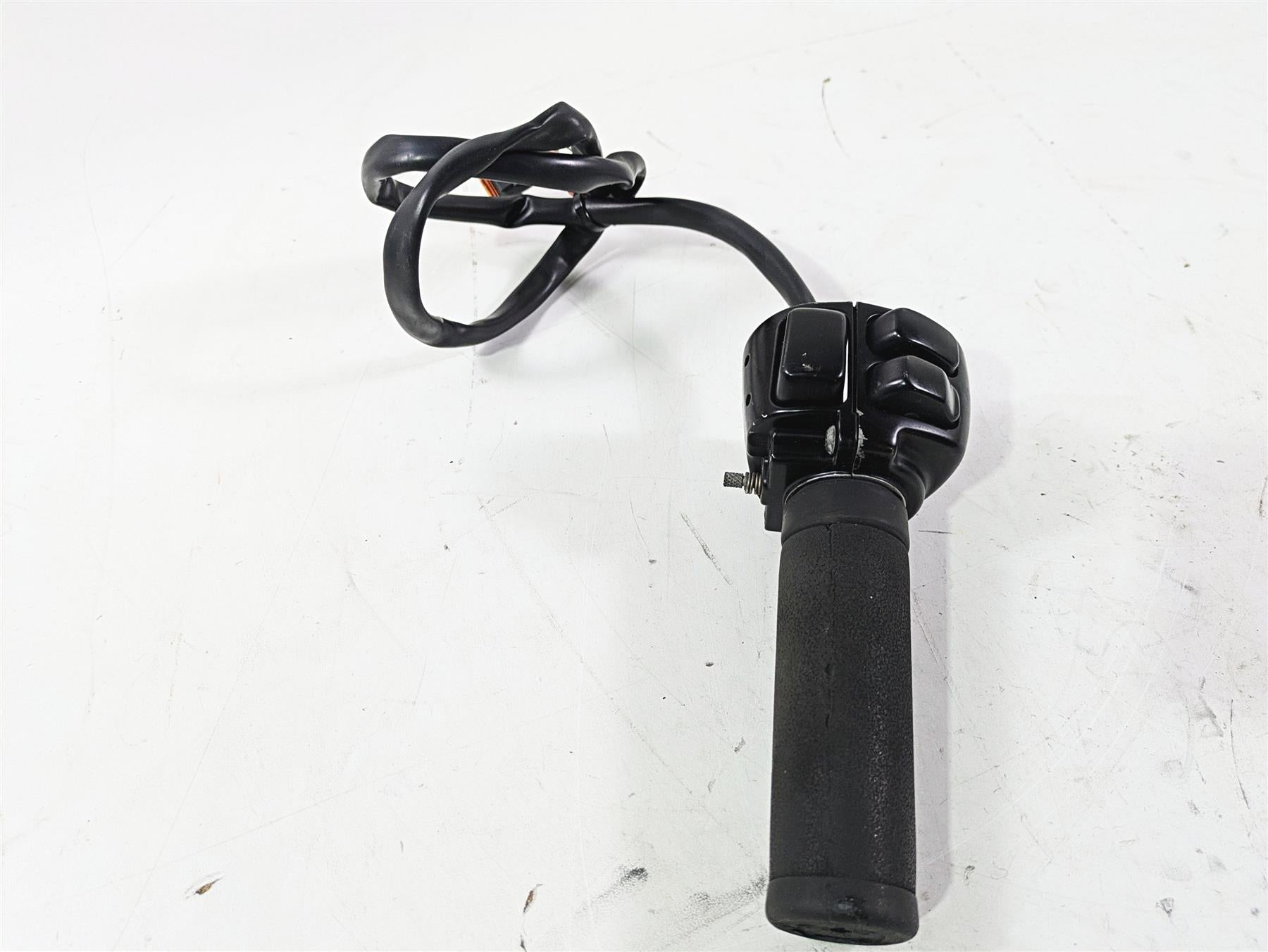 2004 Harley FLSTCI Softail Heritage Right Hand Control Switch 71684-06A 71683-06 {{ shop.shopifyCountryName }} - Mototech271