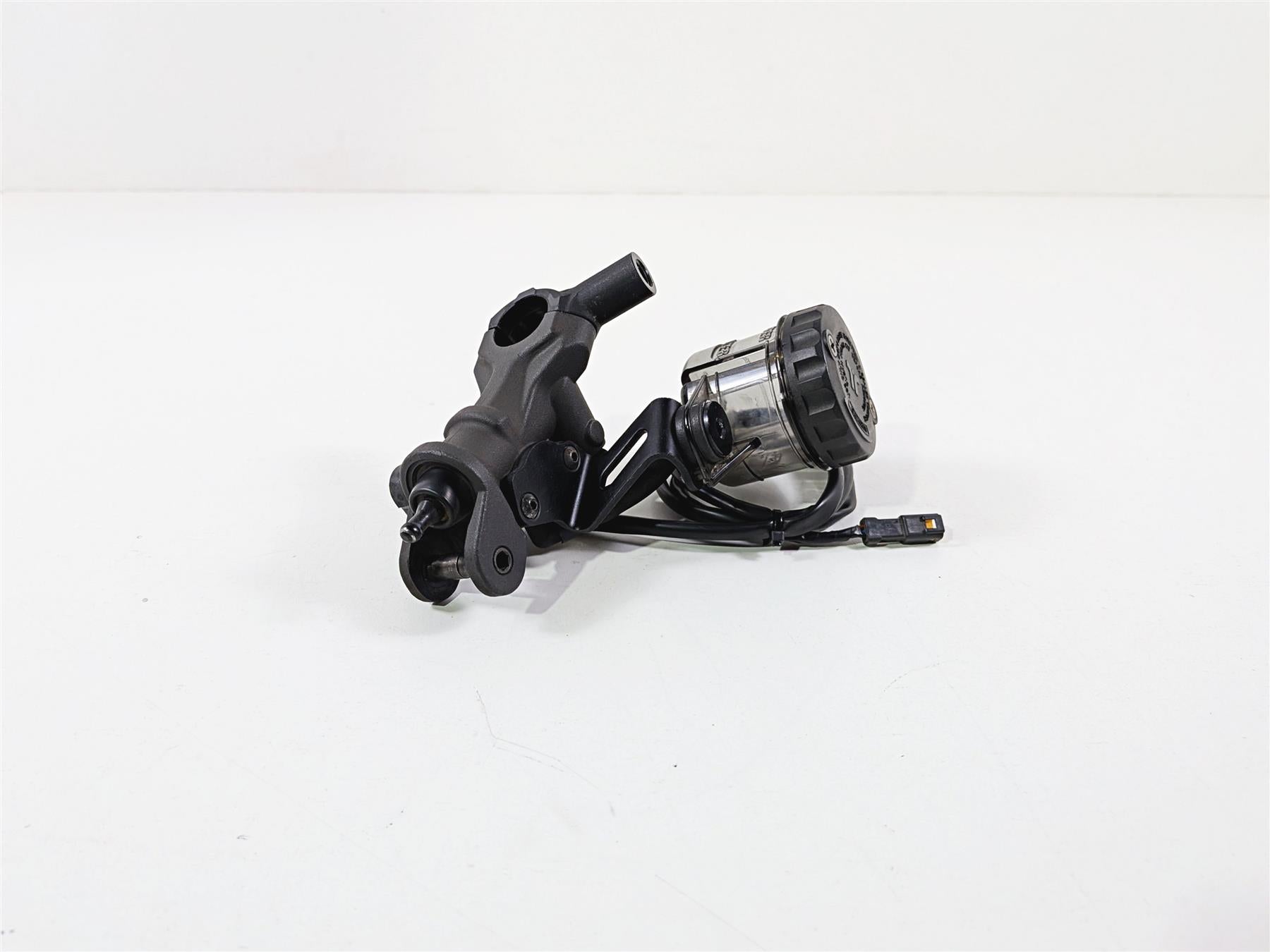 2022 Triumph Tiger 900 GT Pro Front Radial Brake Master Cylinder T2022194 {{ shop.shopifyCountryName }} - Mototech271