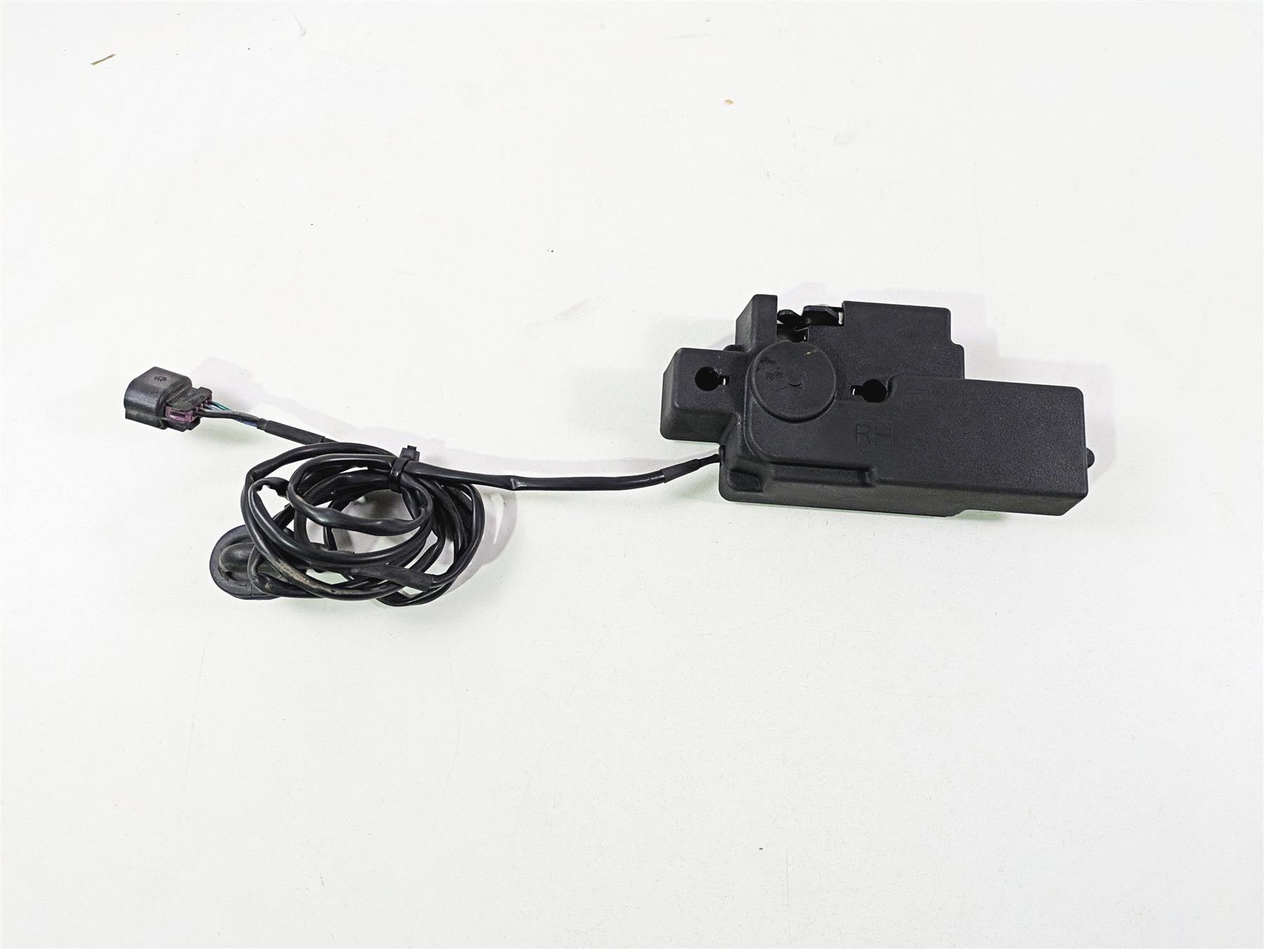 2017 Indian Chieftain Limited Right Bag Lock Control Module Lock 4017838 {{ shop.shopifyCountryName }} - Mototech271