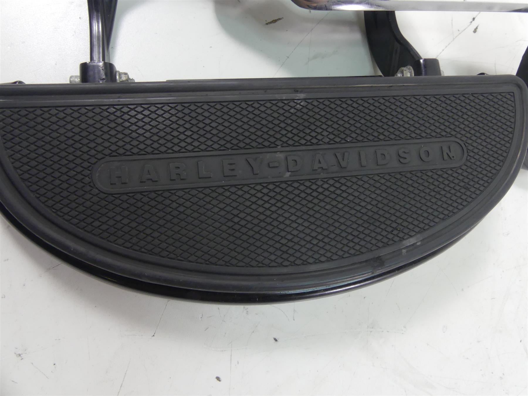 2017 Harley FLS Softail Slim Right Front Floorboard & Brake Pedal 42431-11 {{ shop.shopifyCountryName }} - Mototech271