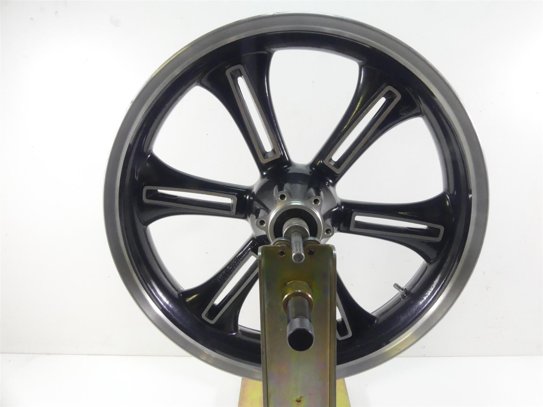 2015 Victory Cross Country Tour 18x3.5 Front Cast Wheel Rim 1521383 {{ shop.shopifyCountryName }} - Mototech271