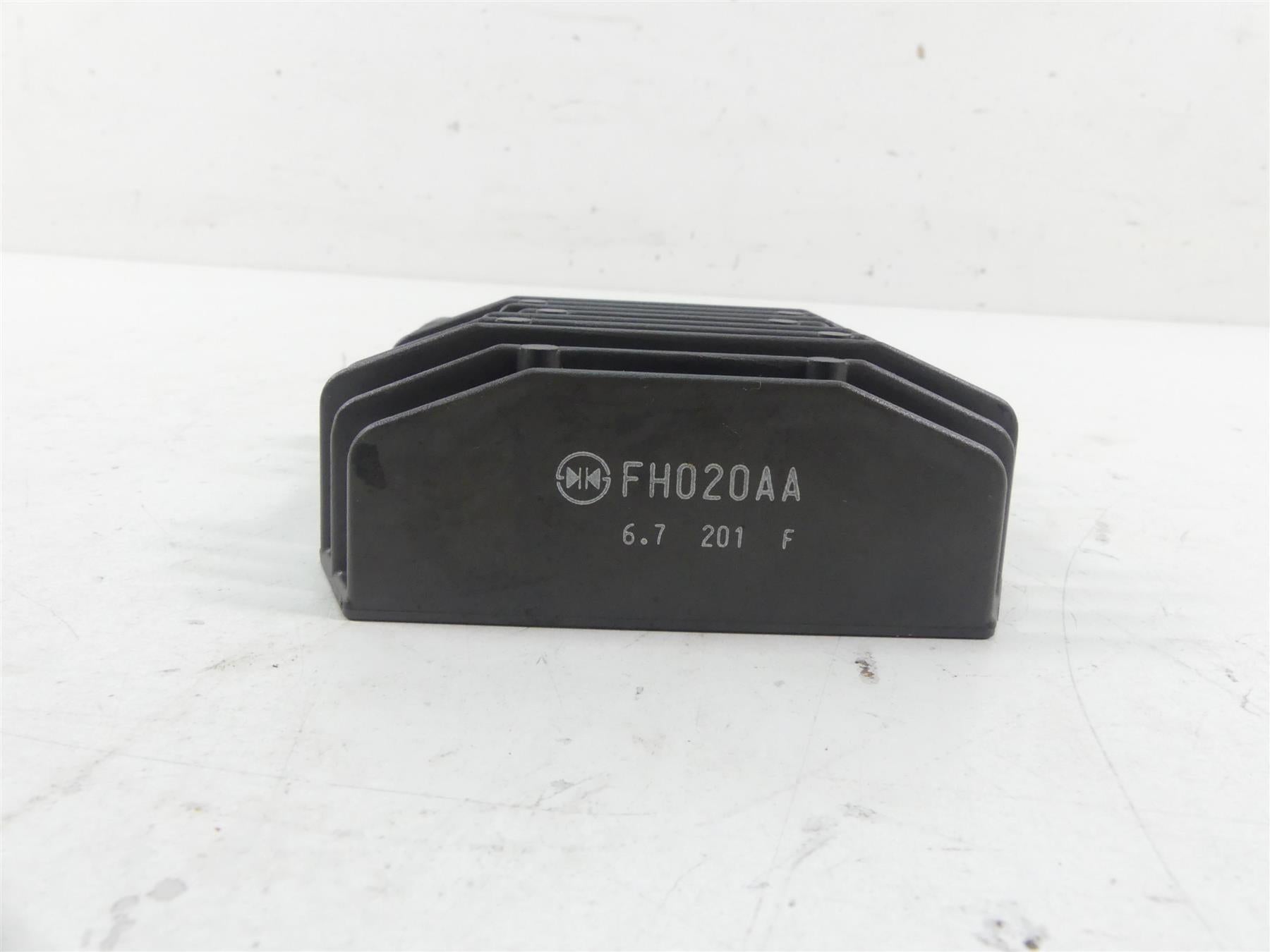 2017 Triumph Thruxton 1200R Rectifier Voltage Regulator T1300679 FH020AA {{ shop.shopifyCountryName }} - Mototech271