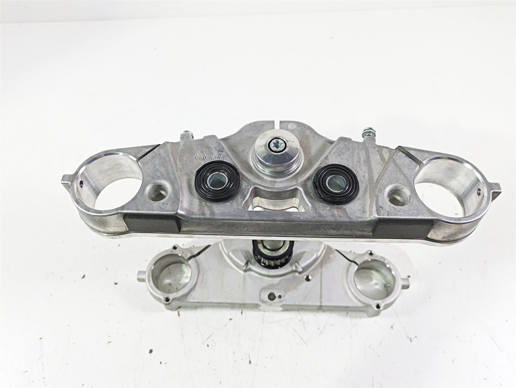 2019 Harley FLHCS Softail Heritage Upper Lower Triple Tree Set 45900181 45900195 {{ shop.shopifyCountryName }} - Mototech271