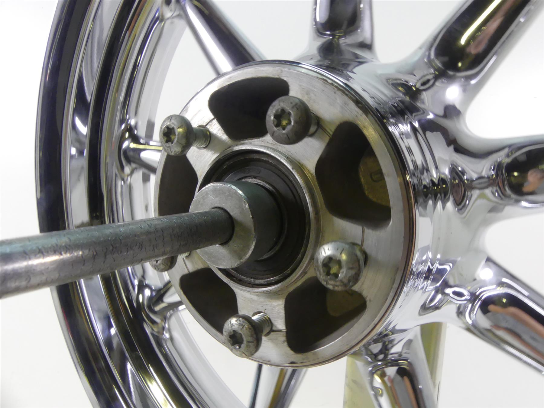 2007 Harley Touring FLHTCU SE CVO Electra Glide Front Chrome Wheel 16x3 43539-08 {{ shop.shopifyCountryName }} - Mototech271
